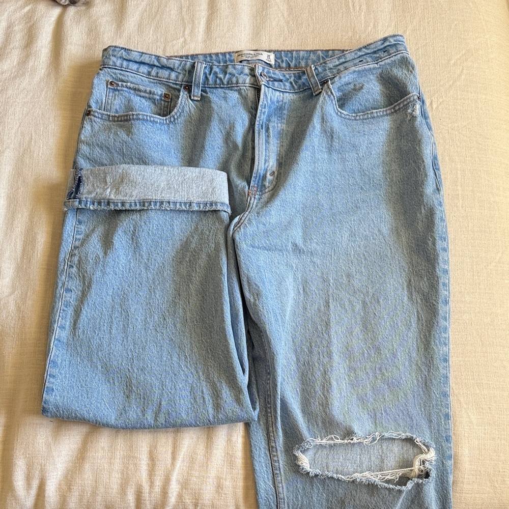 Abercrombie & Fitch Vintage straight hi-rise curve love jeans!!
